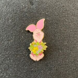Loungefly Piglet floral Pin
